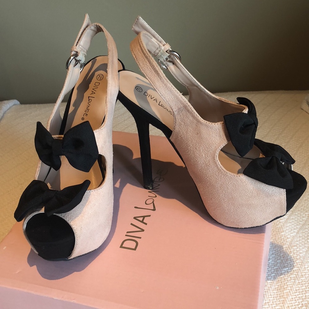 Women’s bow tie heel